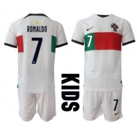 Portugal Cristiano Ronaldo #7 Auswärts Trikotsatz Kinder WM 2022 Kurzarm (+ Kurze Hosen)